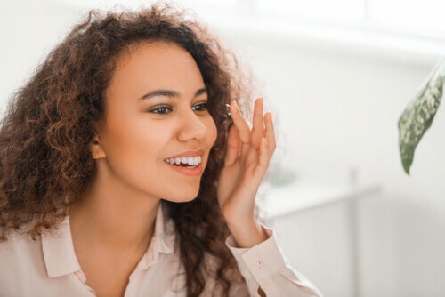 young woman inserting a contact lens